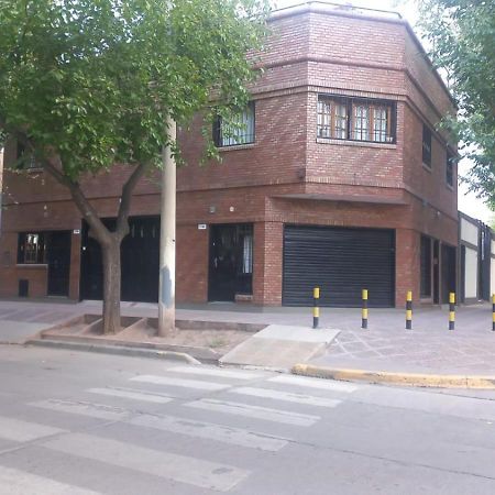Apartamentos Willy - En Zona Residencial Con Estacionamiento Мендоса Екстериор снимка