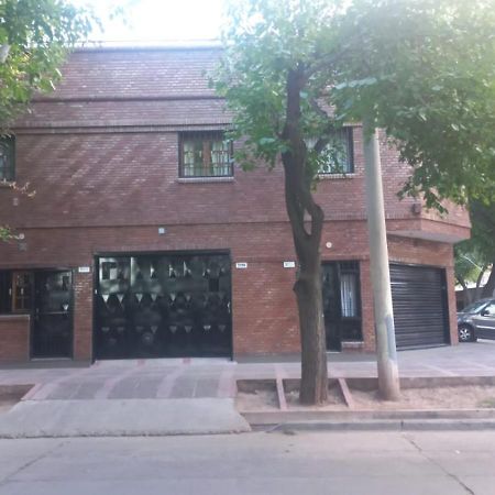 Apartamentos Willy - En Zona Residencial Con Estacionamiento Мендоса Екстериор снимка