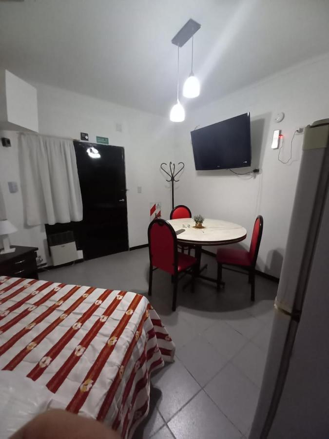 Apartamentos Willy - En Zona Residencial Con Estacionamiento Мендоса Екстериор снимка