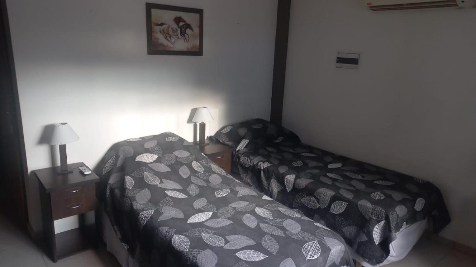 Apartamentos Willy - En Zona Residencial Con Estacionamiento Мендоса Екстериор снимка
